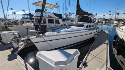 42' Hunter 1995 Yacht For Sale
